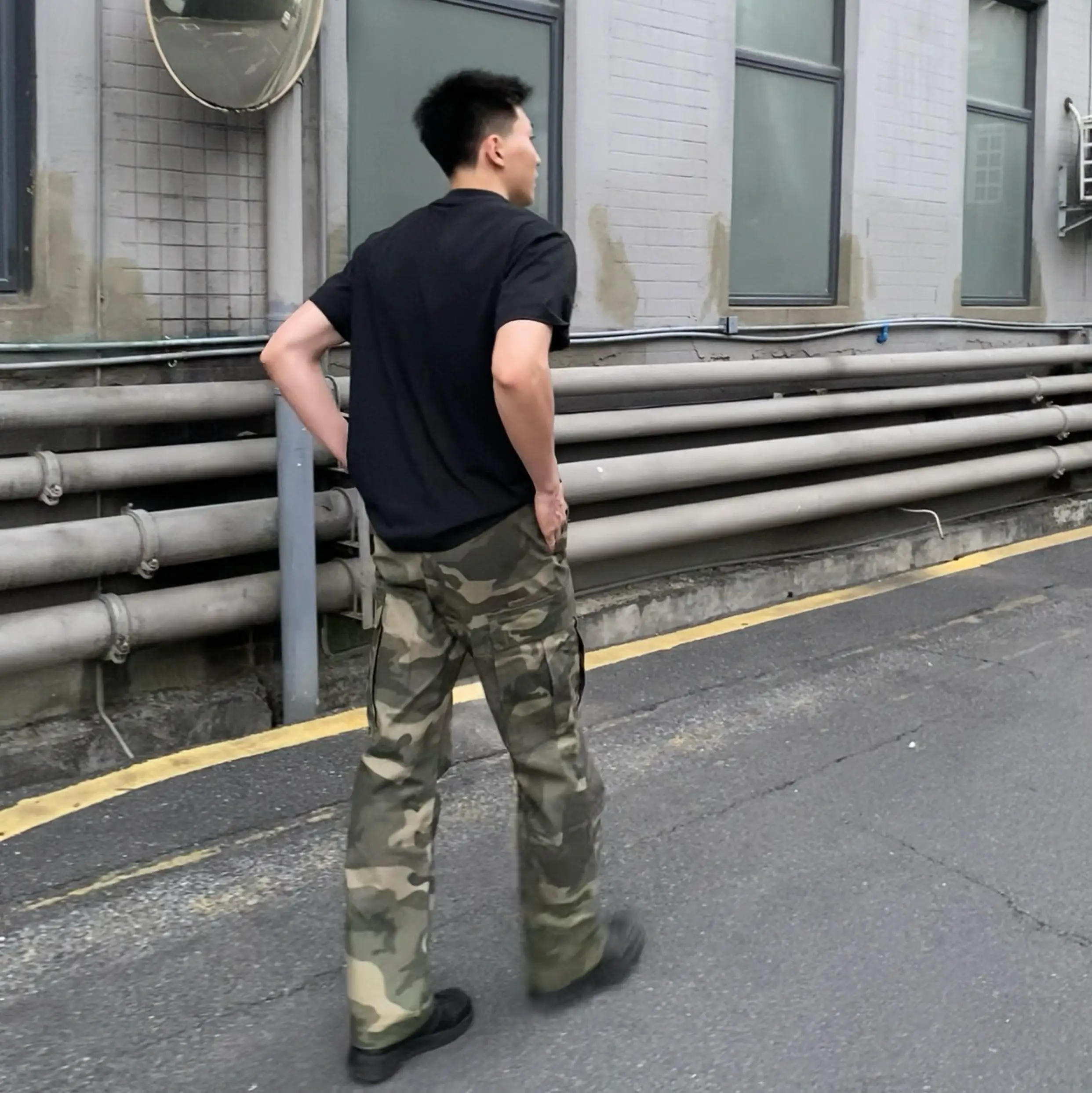 Men’s Camouflage Cotton Pants Baggy Patched Bellow Pocket Zipper Fly Design Casual Mid-Waist Lightweight Pant for Men