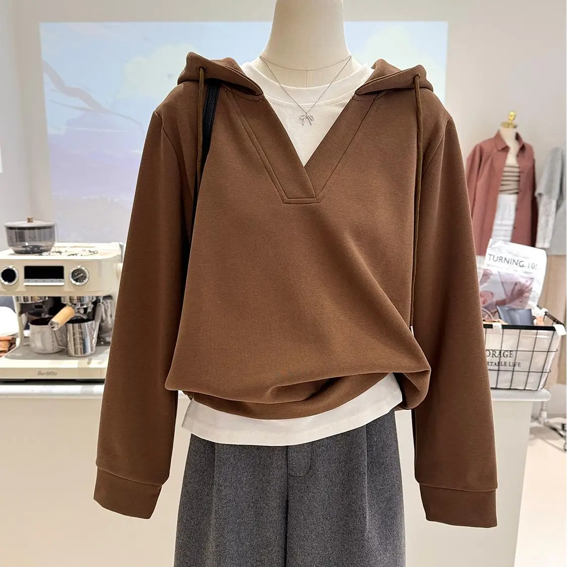 European American V- Neck Hoodie 2 in 1 Sweatshirt High Quality Plus Sized Women’s Sweatshirt Hot Sale  Hoodie for Women